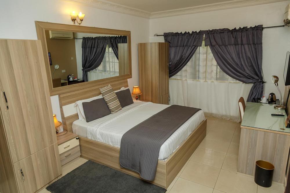 Apartment Royale Hotel & Suite Лагос Екстериор снимка