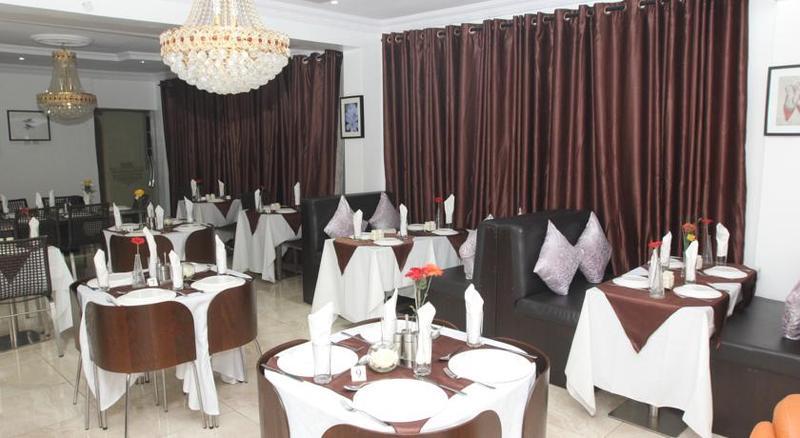 Apartment Royale Hotel & Suite Лагос Екстериор снимка
