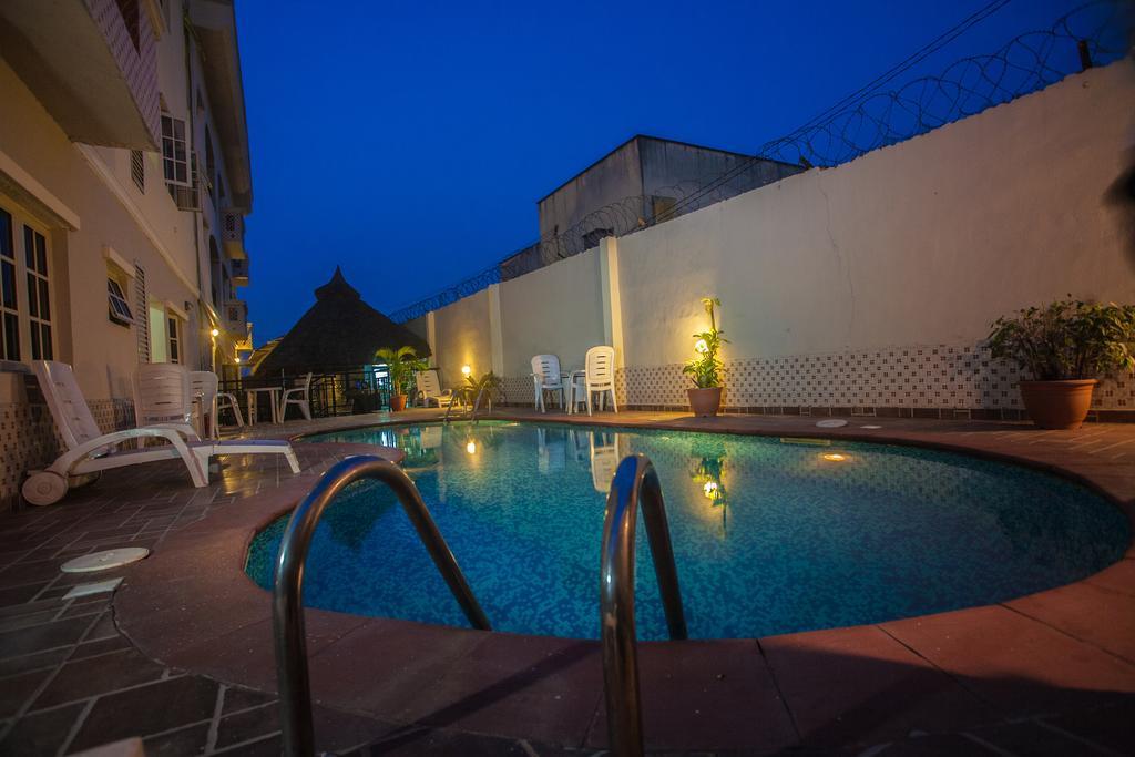 Apartment Royale Hotel & Suite Лагос Екстериор снимка