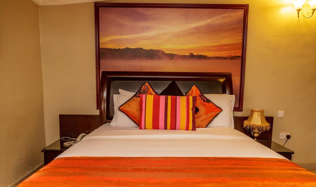 Apartment Royale Hotel & Suite Лагос Екстериор снимка
